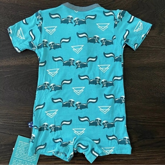 Kickee Pants Newborn Short Sleeve Henley Romper - Confetti Skunks - Picture 2 of 4